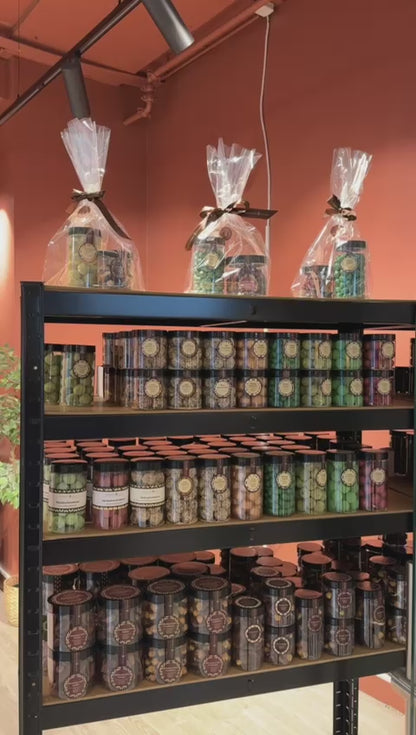 Sjokoladekuler med ristede pistasjnøtter, hvit sjokolade og havsalt Stor